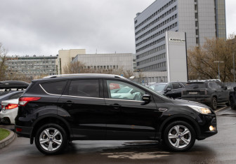 Подержанный автомобиль Ford Kuga 2014 года (2 фото)