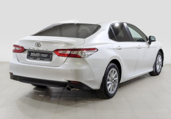 Подержанный автомобиль Toyota Camry Sedan 2021 года (5 фото)