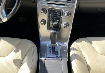 Подержанный автомобиль Volvo XC60 2012 года (14 фото)