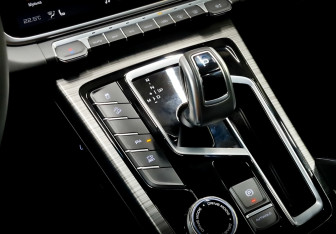 Подержанный автомобиль Geely Atlas Pro 2024 года (27 фото)