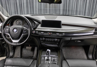 Подержанный автомобиль BMW X5 2017 года (13 фото)