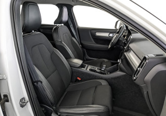 Подержанный автомобиль Volvo XC40 2018 года (23 фото)