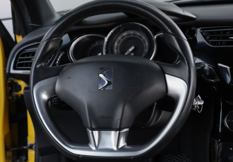 Подержанный автомобиль Citroen DS3 Hatchback 2012 года (18 фото)