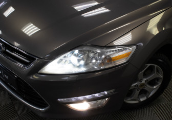 Подержанный автомобиль Ford Mondeo Liftback 2013 года (27 фото)
