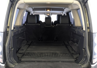 Подержанный автомобиль Land Rover Discovery 2016 года (10 фото)