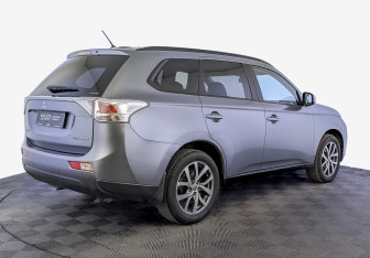 Подержанный автомобиль Mitsubishi Outlander 2012 года (5 фото)