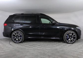 Подержанный автомобиль BMW X7 2021 года (6 фото)