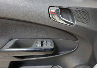 Подержанный автомобиль Opel Corsa 2012 года (17 фото)