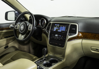 Подержанный автомобиль Jeep Grand Cherokee 2012 года (9 фото)