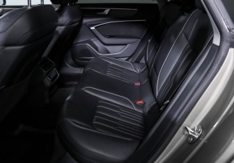 Подержанный автомобиль Audi A7 2018 года (10 фото)