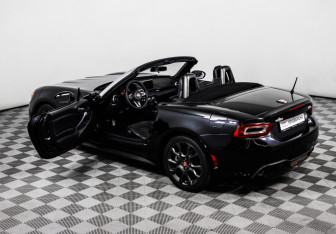Подержанный автомобиль Fiat 124 Spider 2017 года (20 фото)