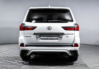 Подержанный автомобиль Lexus LX 2017 года (6 фото)
