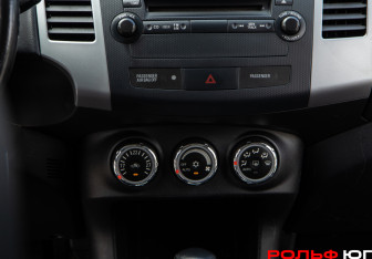 Подержанный автомобиль Citroen C-Crosser 2011 года (12 фото)