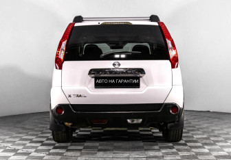 Подержанный автомобиль Nissan X-Trail 2013 года (4 фото)