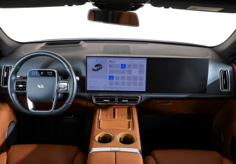 Подержанный автомобиль LiXiang L7 2024 года (13 фото)