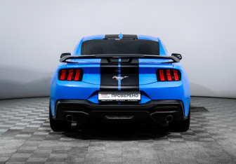 Подержанный автомобиль Ford Mustang Coupe 2024 года (6 фото)