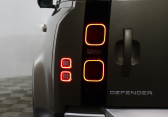 Подержанный автомобиль Land Rover Defender Suv 2020 года (21 фото)