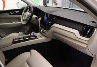 Подержанный автомобиль Volvo XC60 2021 года (24 фото)