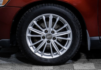 Подержанный автомобиль Volvo S40 2010 года (15 фото)