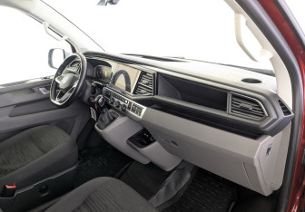 Подержанный автомобиль Volkswagen Caravelle 2022 года (11 фото)