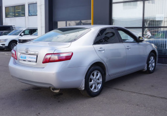Подержанный автомобиль Toyota Camry Sedan 2011 года (5 фото)