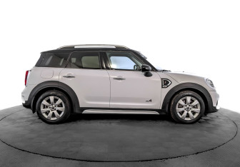 Подержанный автомобиль MINI Countryman 2018 года (4 фото)