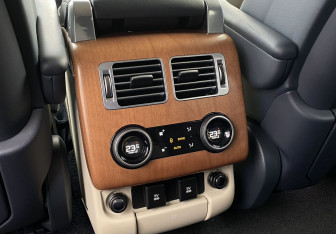 Подержанный автомобиль Land Rover Range Rover 2018 года (26 фото)