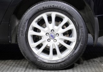 Подержанный автомобиль Volvo XC60 2013 года (21 фото)