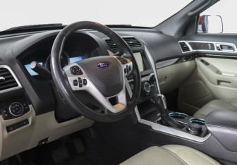Подержанный автомобиль Ford Explorer 2014 года (9 фото)