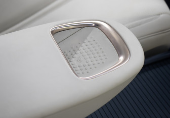 Подержанный автомобиль Zeekr X 2023 года (12 фото)