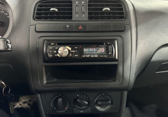 Подержанный автомобиль Volkswagen Polo Sedan 2014 года (14 фото)