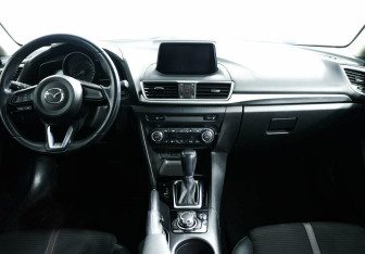 Подержанный автомобиль Mazda 3 Sedan 2017 года (11 фото)