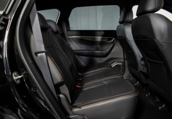 Подержанный автомобиль Geely Okavango 2024 года (10 фото)