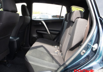 Подержанный автомобиль Toyota RAV4 2019 года (8 фото)