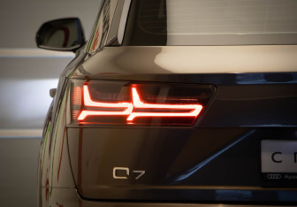 Подержанный автомобиль Audi Q7 2016 года (39 фото)