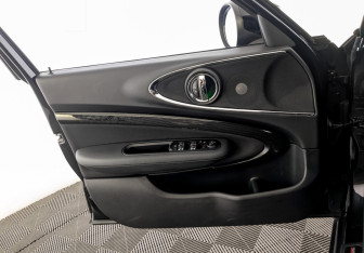 Подержанный автомобиль MINI Clubman Wagon 2021 года (19 фото)