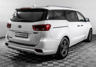 Подержанный автомобиль Kia Carnival 2019 года (5 фото)