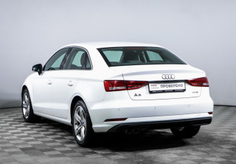 Подержанный автомобиль Audi A3 Sedan 2016 года (7 фото)