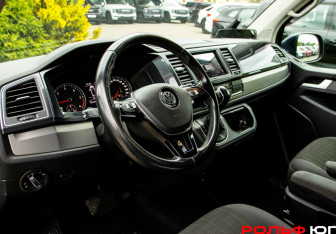 Подержанный автомобиль Volkswagen Caravelle 2019 года (16 фото)