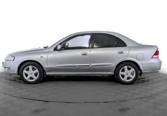 Подержанный автомобиль Nissan Almera Classic 2009 года (8 фото)