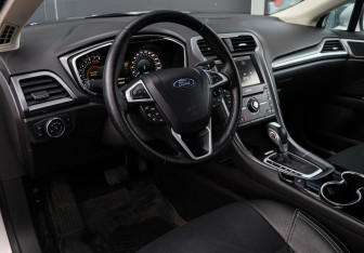 Подержанный автомобиль Ford Mondeo Sedan 2015 года (13 фото)