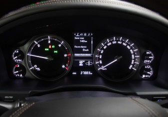 Подержанный автомобиль Toyota Land Cruiser Suv 2019 года (13 фото)