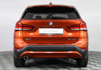 Подержанный автомобиль BMW X1 2020 года (4 фото)
