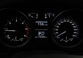 Подержанный автомобиль Toyota Land Cruiser Suv 2012 года (11 фото)