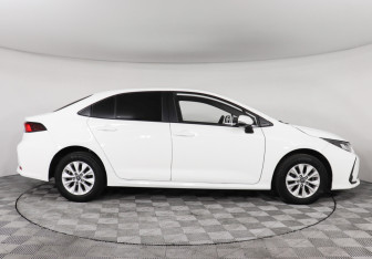 Подержанный автомобиль Toyota Corolla Sedan 2020 года (4 фото)