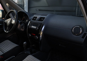 Подержанный автомобиль Suzuki SX4 Hatchback 2010 года (7 фото)