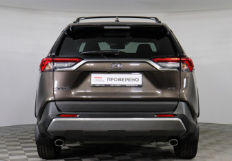 Подержанный автомобиль Toyota RAV4 2019 года (6 фото)