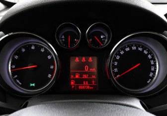 Подержанный автомобиль Opel Mokka 2013 года (11 фото)