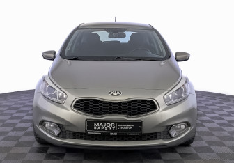 Подержанный автомобиль Kia Ceed Hatchback 2014 года (2 фото)