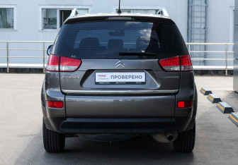 Подержанный автомобиль Citroen C-Crosser 2011 года (6 фото)